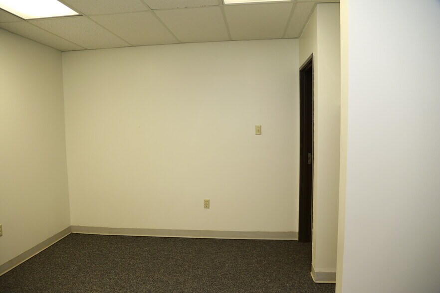 More Photos Of 2 Highland Park Dr, Uniontown Medical For Lease