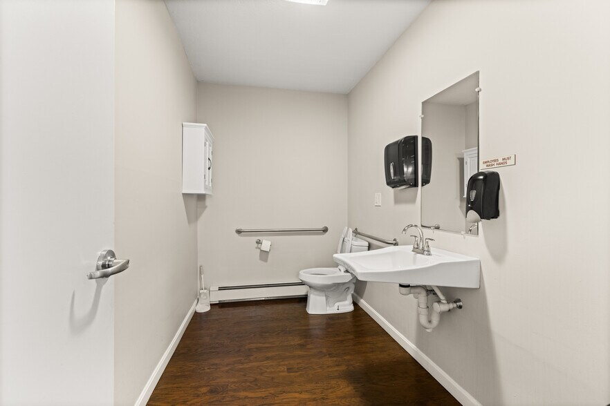 More Photos Of 642 Central Ave, Dover Office For Lease