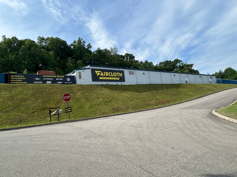 More Photos Of 8812 Kingston Pike, Knoxville Warehouse For Lease