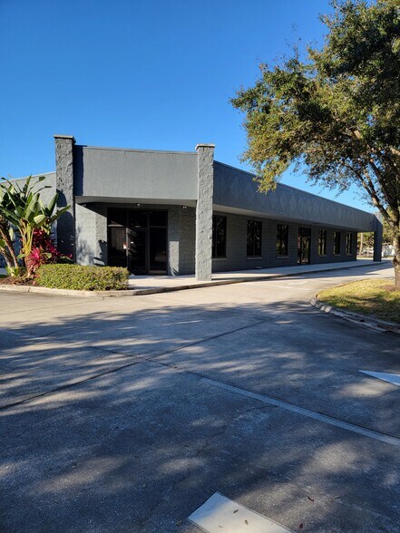 More Photos Of 733-737 Commerce Dr, Venice Unknown For Lease