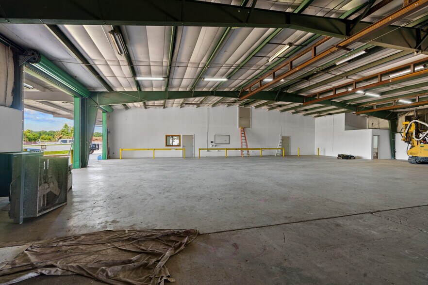 More Photos Of 13595 SE 31st Ave, Summerfield Warehouse For Sale