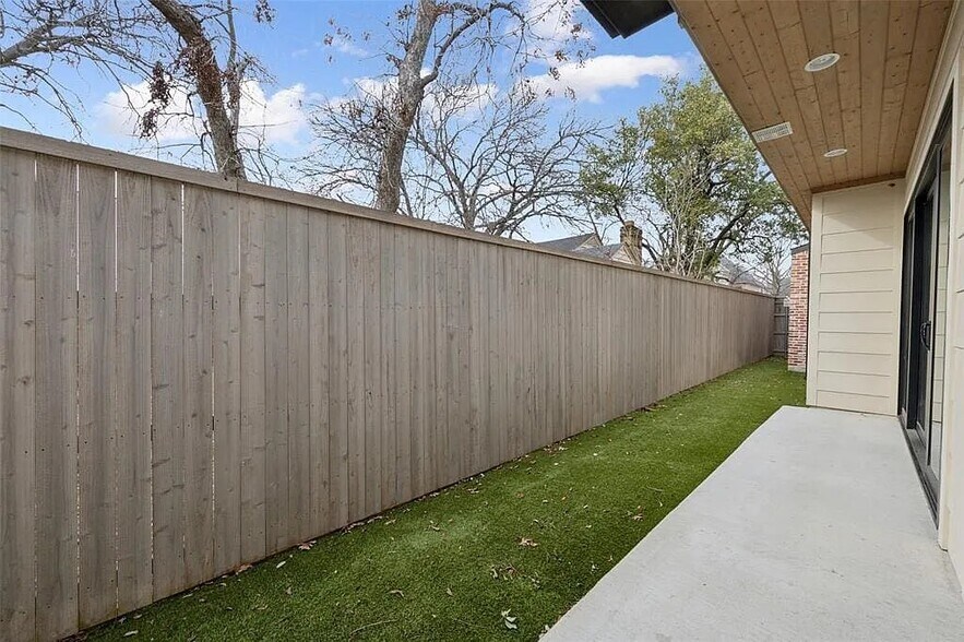 More Photos Of 5614 Anita St, Dallas Dormitory For Sale