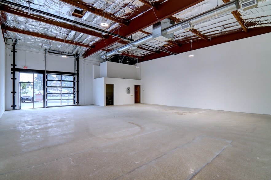 More Photos Of 3860 E Main St, Ventura Freestanding For Lease