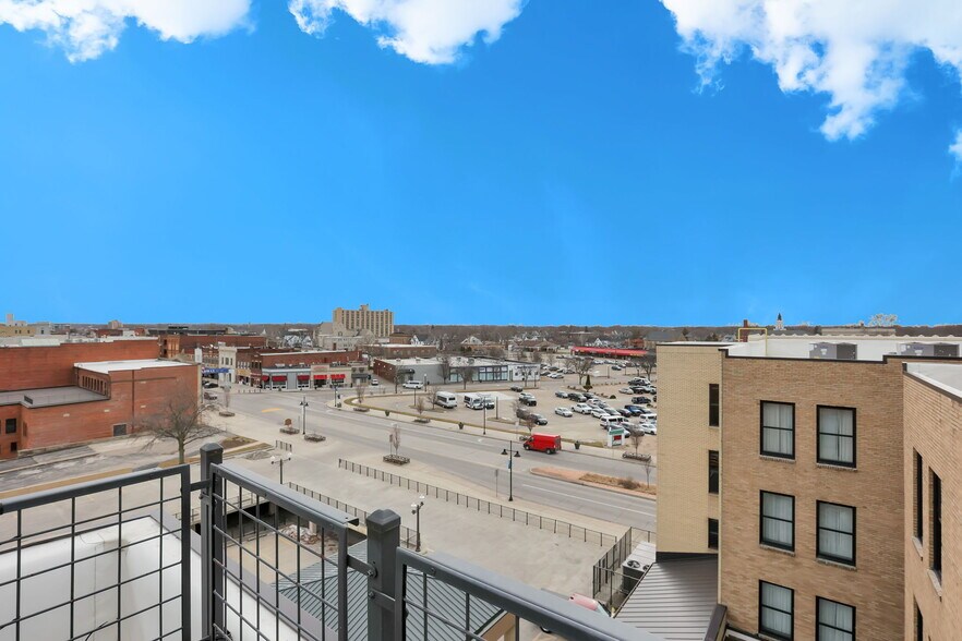 More Photos Of 301 Broadway, Lorain Hotel For Lease