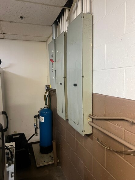 More Photos Of 2161 NE 107th Ln, Blaine Manufacturing For Lease