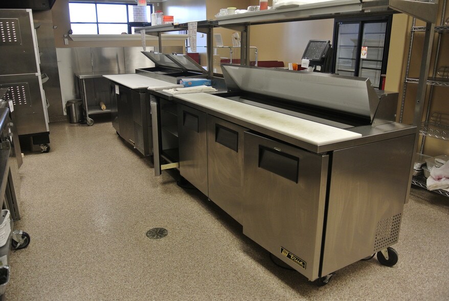 More Photos Of 352-362 N Randall Rd, North Aurora Restaurant For Lease