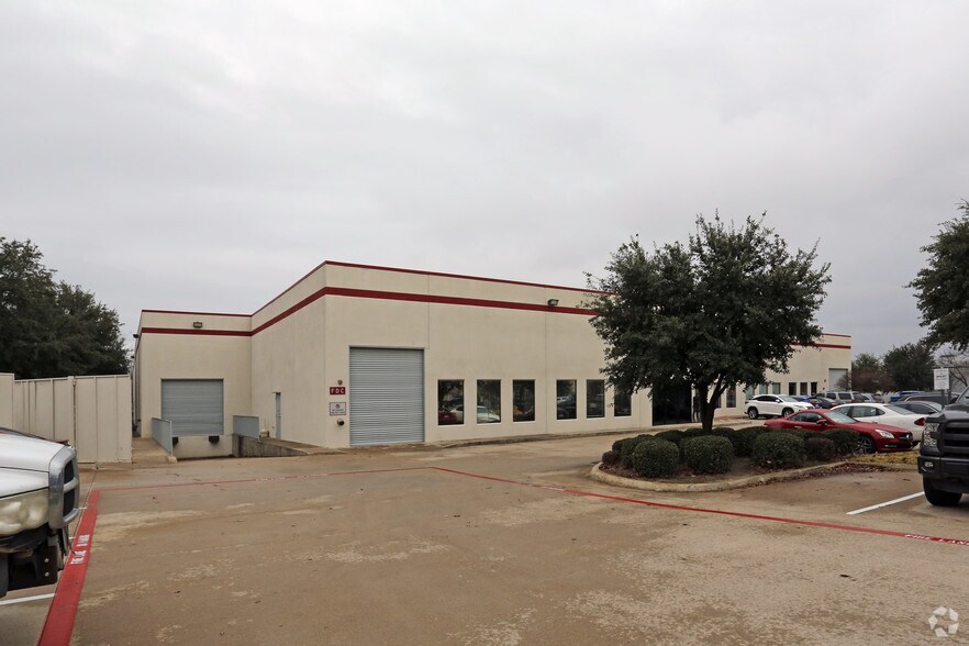 More Photos Of 375 Commerce St, Southlake Warehouse For Lease