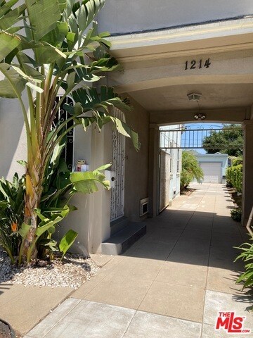 More Photos Of 1212 S Tremaine Ave, Los Angeles Apartments For Sale