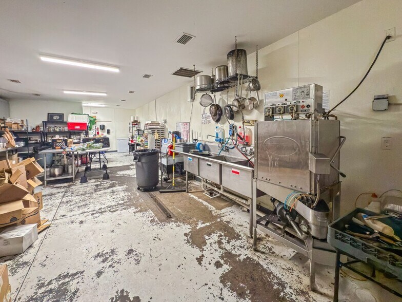 More Photos Of 605 N County Road 393, Santa Rosa Beach Light Manufacturing For Lease