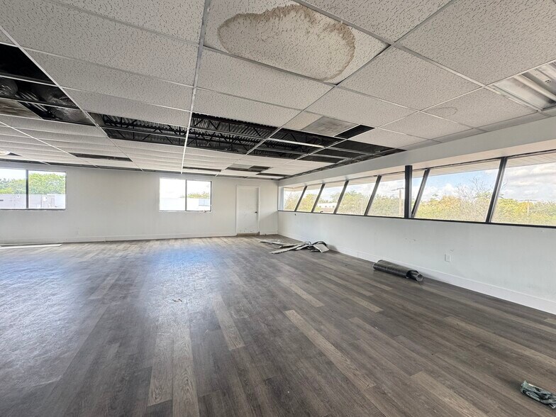 More Photos Of 4505-4599 N Pine Island Rd, Sunrise Freestanding For Lease