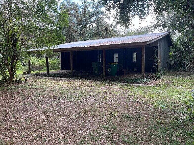 More Photos Of S Oak Street, LaBelle Medical For Sale