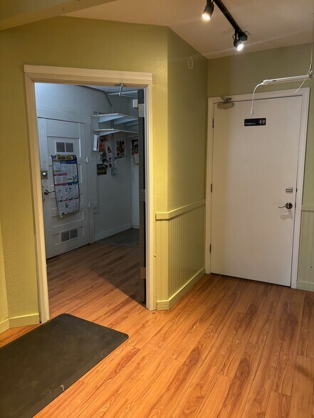 More Photos Of 15350 NE Sandy Blvd, Portland Office Residential For Sale