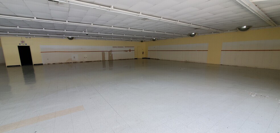 More Photos Of 16426 Wise St, Saint Paul Storefront Retail Office For Sale