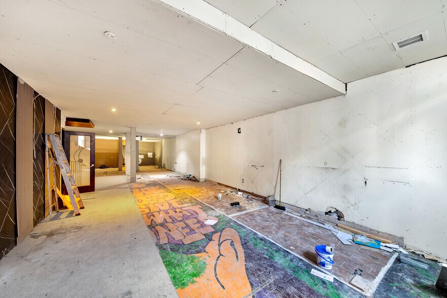 More Photos Of 163 Eighth Ave, New York Storefront Retail Residential For Lease