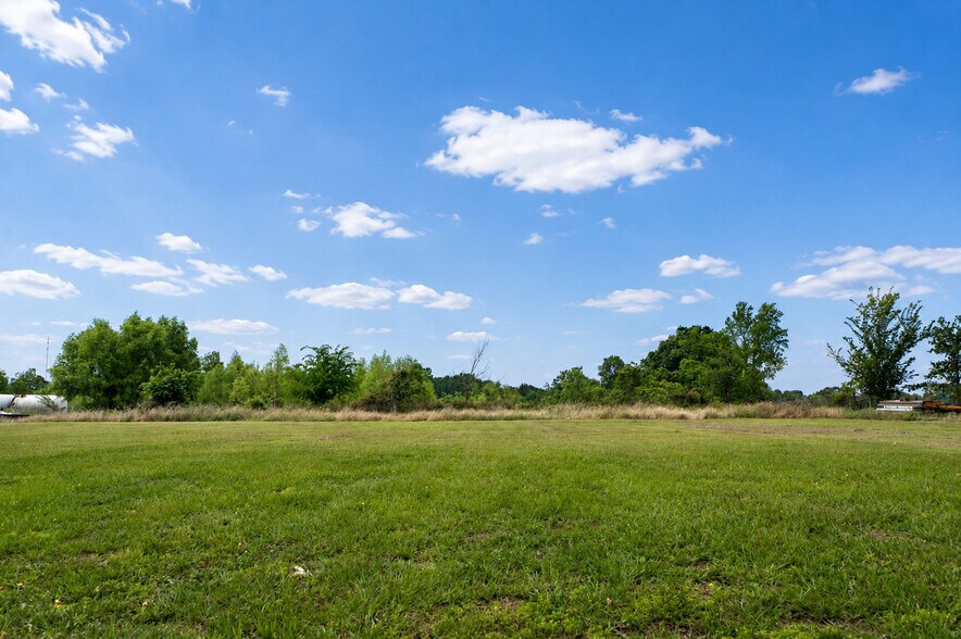 More Photos Of 51089 US-290 w, Hempstead Flex For Sale