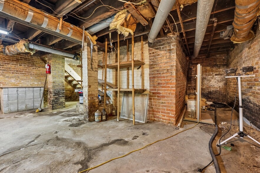 More Photos Of 2710-2712 17th St, Racine Storefront Retail Residential For Sale
