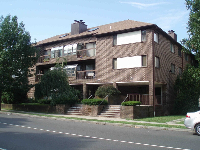 More Photos Of 1500-1516 Bedford St, Stamford Office For Sale