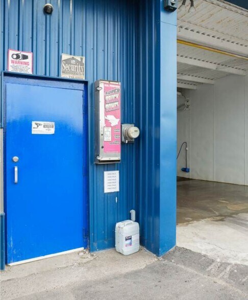 More Photos Of 641 Nelson St, Pembroke General Retail For Sale