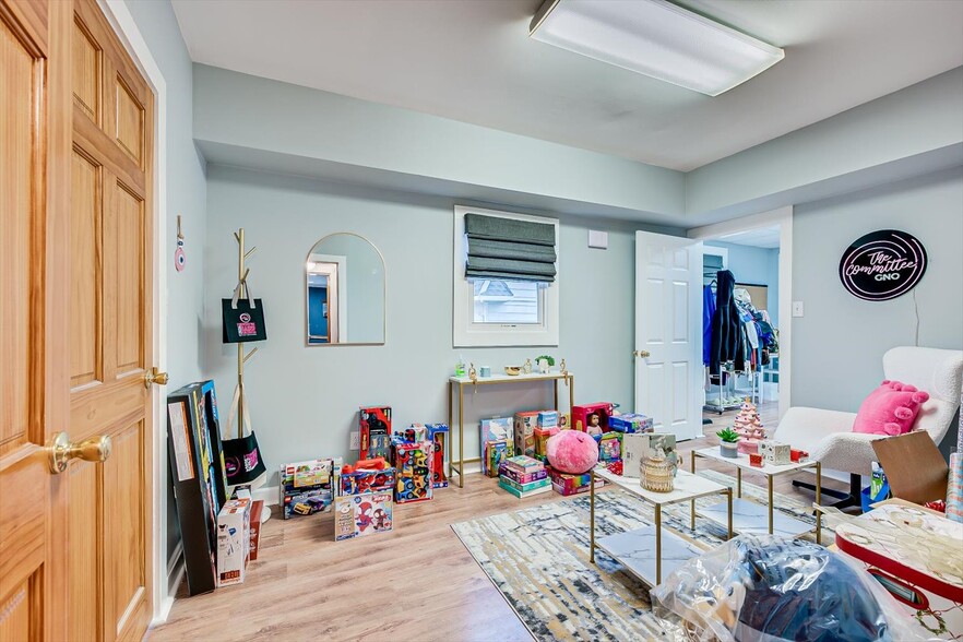 More Photos Of 27 N Main St, Marlboro Office For Sale