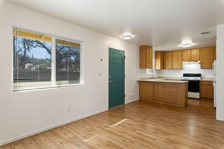 More Photos Of 9747 Winchester St, Lower Lake Apartments For Sale