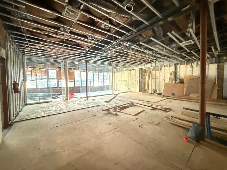 More Photos Of 216 E 49th St, New York Office For Lease