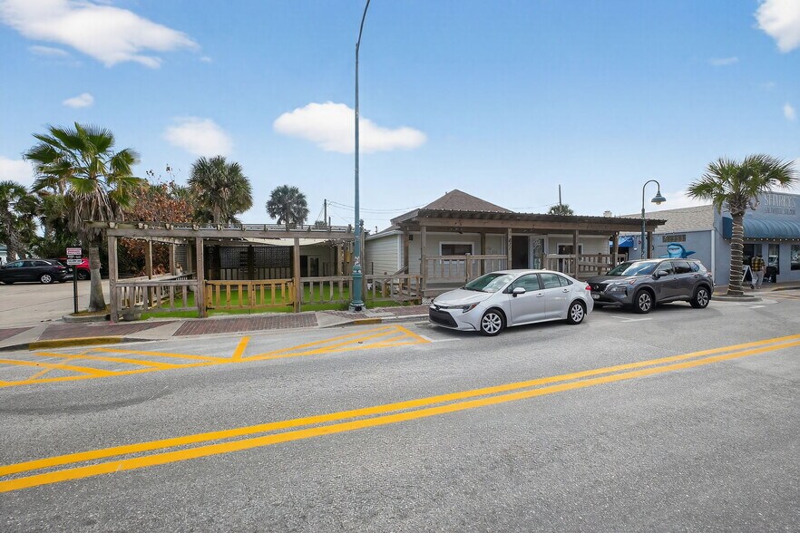 More Photos Of 411 Flagler Ave, New Smyrna Beach Freestanding For Lease