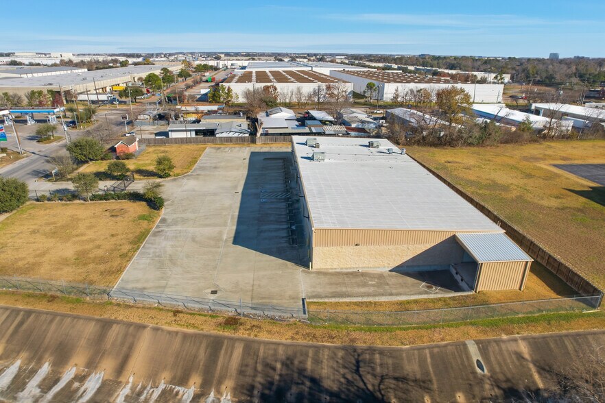 More Photos Of 4122 Campbell Rd, Houston Flex For Lease