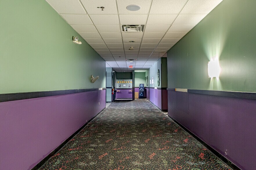 More Photos Of 250 Breighton Cir, Shelbyville Movie Theatre For Sale