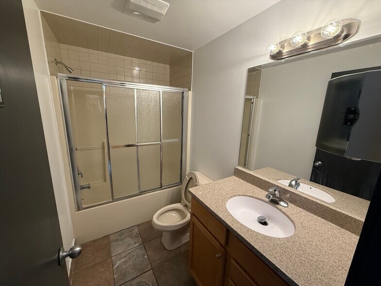 More Photos Of 22620 Woodward Ave, Ferndale Office Residential For Lease