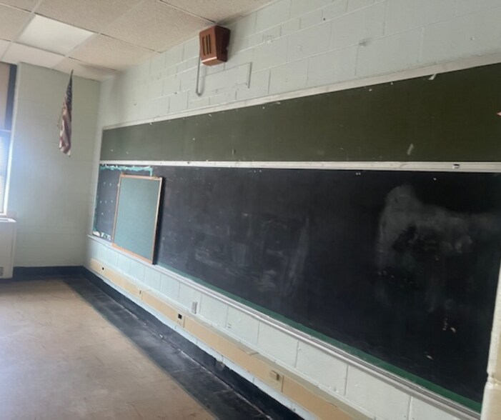 More Photos Of 4128 Cedar Ridge Rd, Dayton Schools For Lease