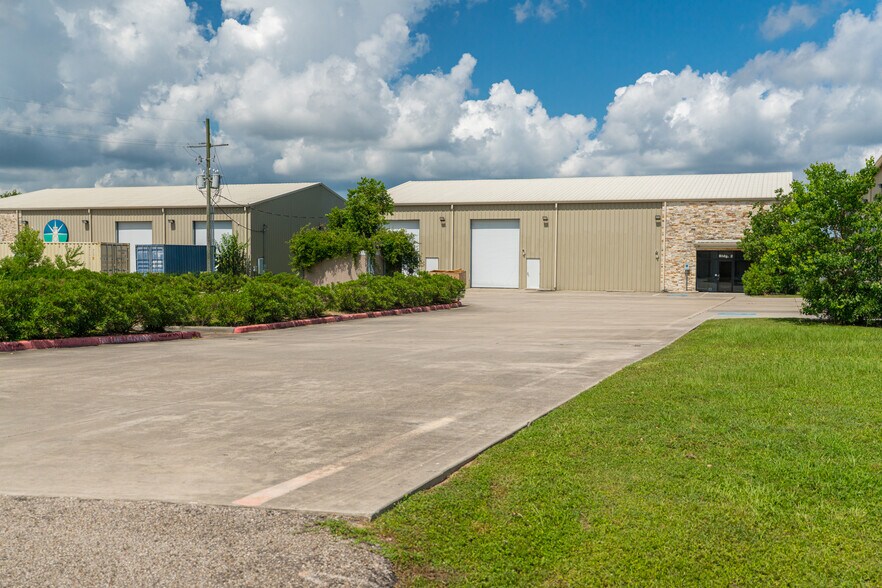 More Photos Of 8601 Fawn Trl, Conroe Warehouse For Sale