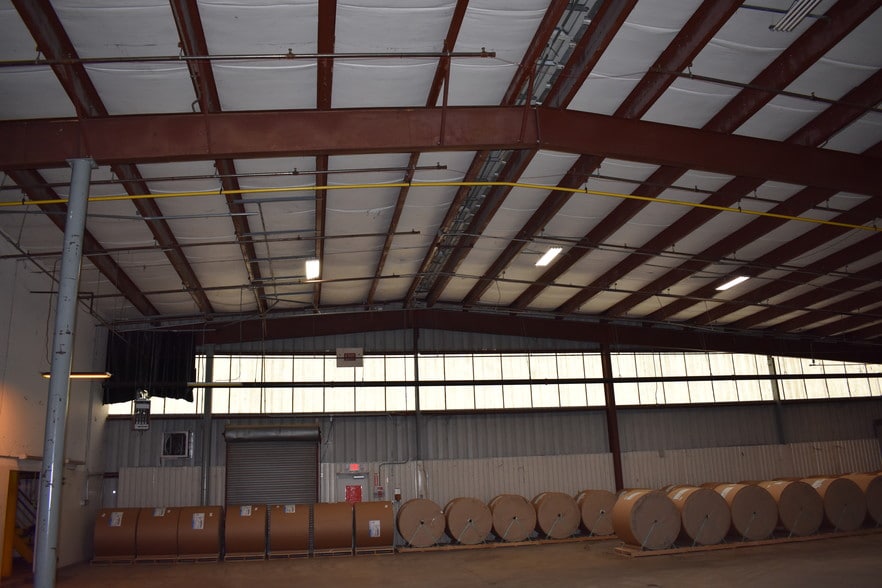 More Photos Of 701-703 Industrial Dr, Middletown Manufacturing For Lease