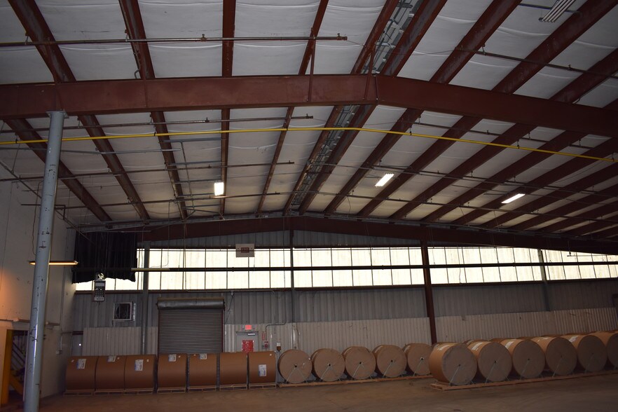 More Photos Of 701-703 Industrial Dr, Middletown Manufacturing For Lease