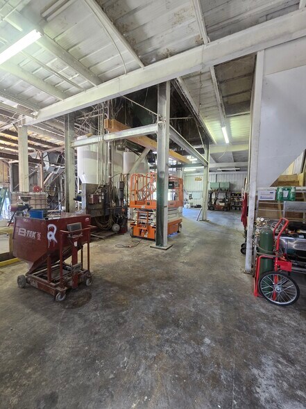 More Photos Of 10199 S Wayne Rd, Warren Showroom For Sale