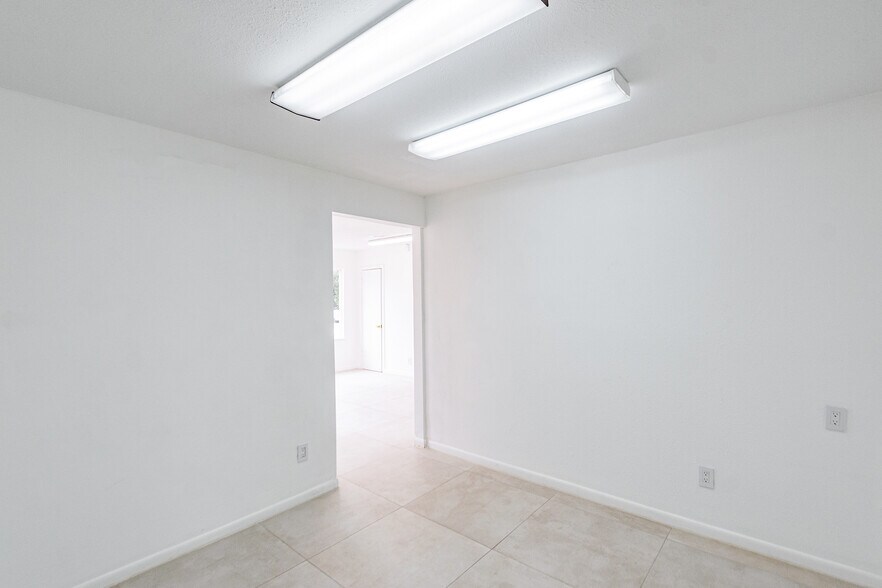 More Photos Of 5904 Dolores St, Houston Office For Lease