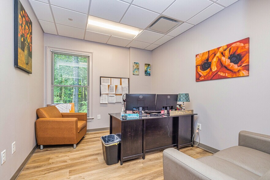 More Photos Of 117 Governors Sq, Fayetteville Medical For Lease