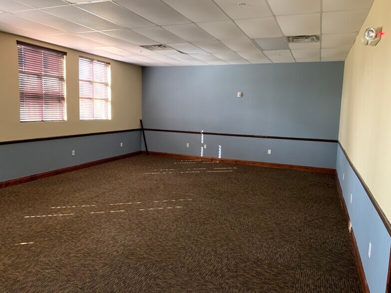 More Photos Of 4300 S Highway 27, Clermont Storefront Retail Office For Lease