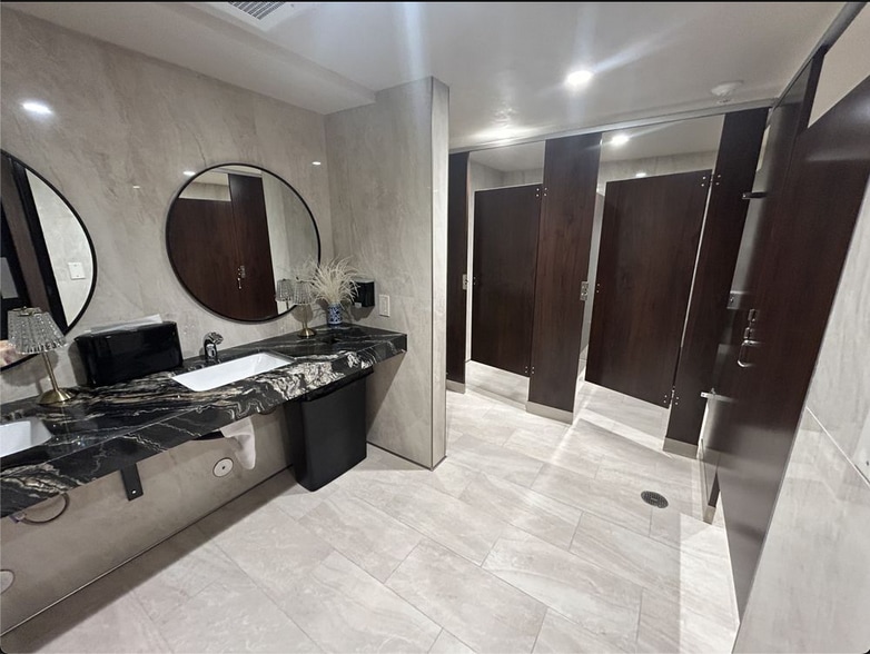 More Photos Of 7886 Beach Blvd, Buena Park Freestanding For Sale