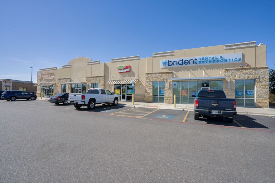 More Photos Of 7501 N 10th St, McAllen Storefront Retail Office For Lease