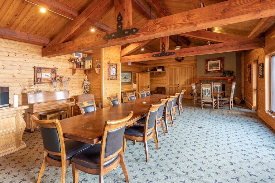 More Photos Of 41-45 Lakeshore Dr, Sagle Hotel For Sale