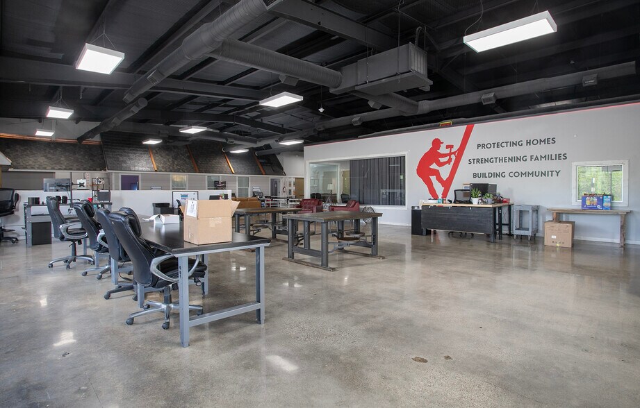 More Photos Of 2850 S Southwest Loop 323, Tyler Distribution For Sale