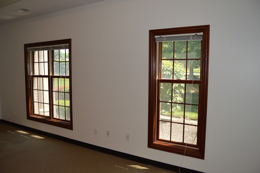 More Photos Of 128 County Line Rd, Westerville Office For Lease