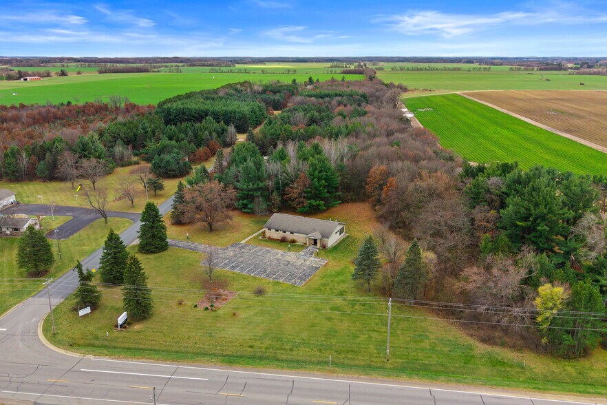 More Photos Of N6493 Valley Circle Rd, Plainfield Office For Sale