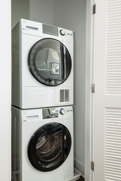 More Photos Of 240 W Westfield Ave, Roselle Park Apartments For Lease