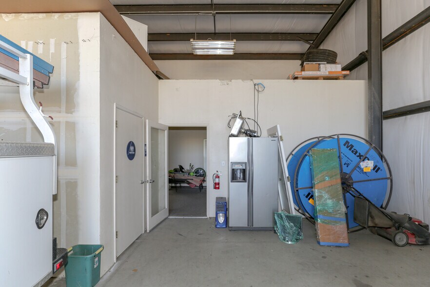 More Photos Of 128 Heron Way, Merced Light Manufacturing For Lease