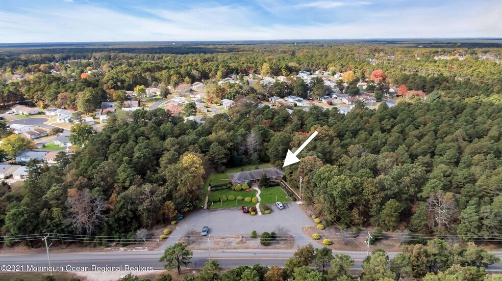 More Photos Of 2101 Lake Rd, Manchester Medical For Sale