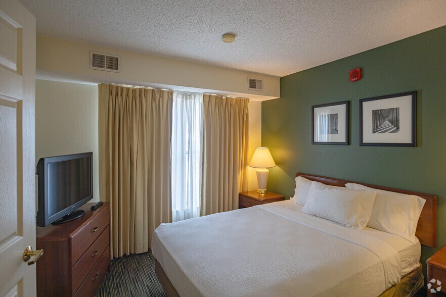 More Photos Of 1111 E I 240 Service Rd, Oklahoma City Hotel For Sale