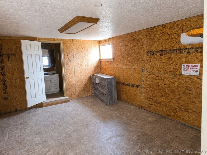 More Photos Of 5268 S Highway 377, Kingston Bar For Sale