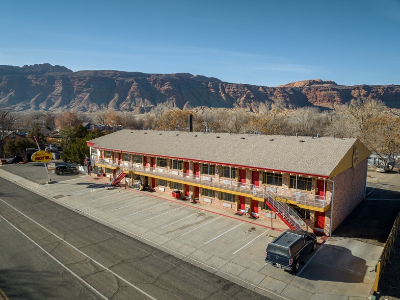 More Photos Of 166 S 400 E, Moab Hotel For Sale