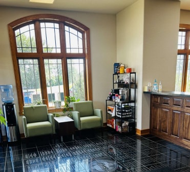 More Photos Of 26422 Oakridge Dr, Waterford Office For Sale